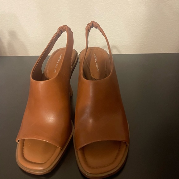 ANTONIO MELANIRetail$110 (Brand New) Alexxa Leather Slingback Peep Toe Sandals - Picture 3 of 6